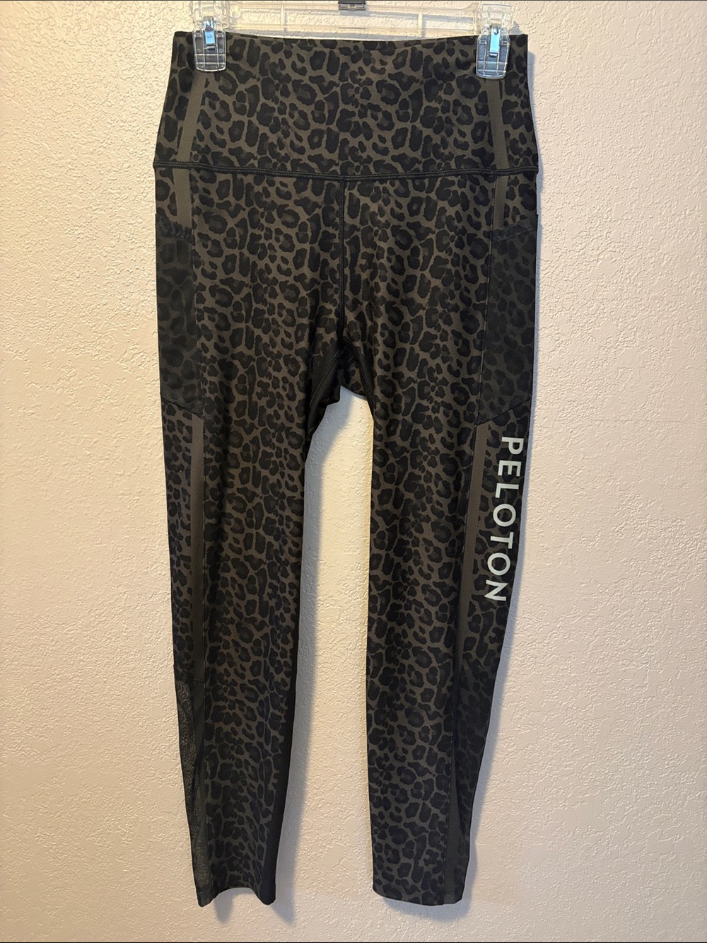 Peloton leopard black gray leggings Large